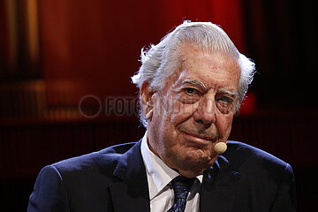 Mario Vargas Llosa - Lesung des Romans Die Enthuellung