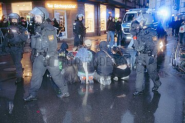 Proteste gegen die Demo des Team Menschrechte in Nürnberg
