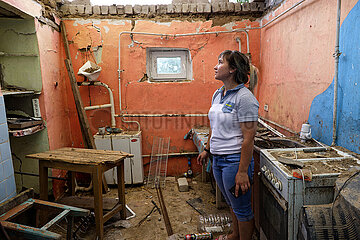 Myrolubimivka  Ukraine  Oblast Kherson  UA - Zerstoerte Dorfhaeuser