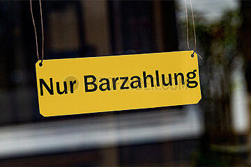 Symbolisches Fensterschild Nur Barzahlung
