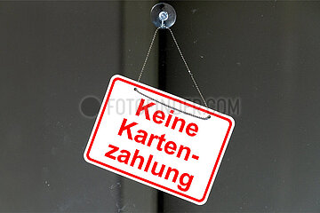 Symbolisches Fensterschild Keine Kartenzahlung