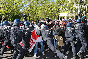 Rechte Demo läuft nach Blockaden in Berlin