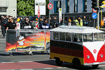 Rechte Demo läuft nach Blockaden in Berlin
