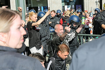Rechte Demo läuft nach Blockaden in Berlin