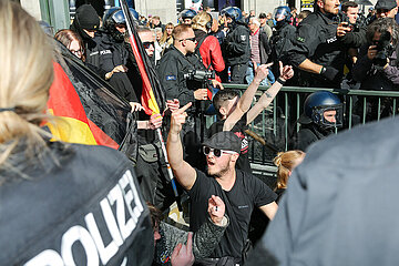 Rechte Demo läuft nach Blockaden in Berlin