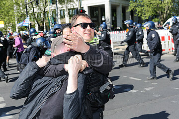 Rechte Demo läuft nach Blockaden in Berlin
