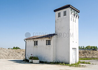 Alte Trafoturmstation industrielle Energieinfrastruktur