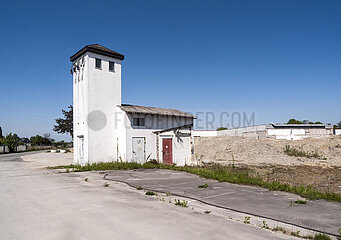 Alte Trafoturmstation industrielle Energieinfrastruktur