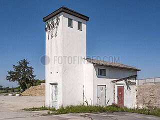 Alte Trafoturmstation industrielle Energieinfrastruktur