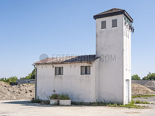 Alte Trafoturmstation industrielle Energieinfrastruktur