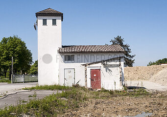 Alte Trafoturmstation industrielle Energieinfrastruktur