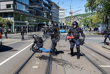 Die unbewilligte sogenannte Nachdemo der linksautonomen Szene in Zürich