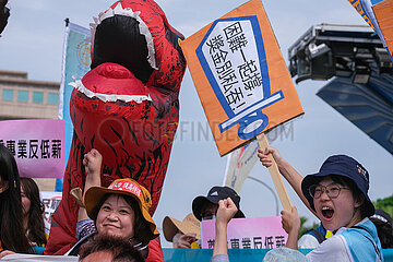 Thousands Gather for May Day Protest in Taiwan