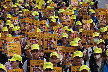 Thousands Gather for May Day Protest in Taiwan