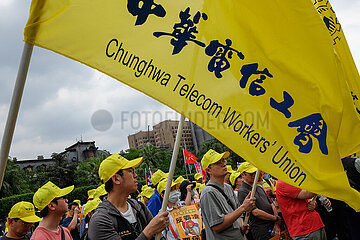 Thousands Gather for May Day Protest in Taiwan