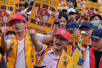 Thousands Gather for May Day Protest in Taiwan