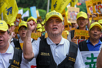 Thousands Gather for May Day Protest in Taiwan