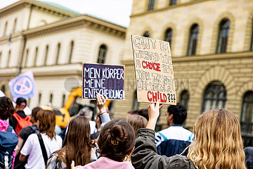 Pro-Choice Demo gegen den Marsch fürs Leben in München