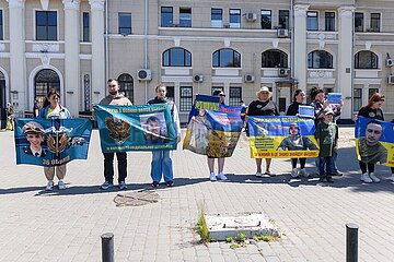 Angehörige gedenken Soldaten in Odessa