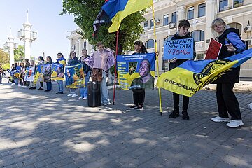 Angehörige gedenken Soldaten in Odessa