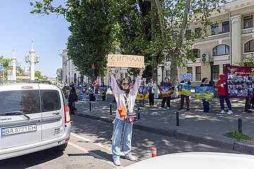 Angehörige gedenken Soldaten in Odessa