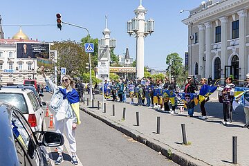 Angehörige gedenken Soldaten in Odessa
