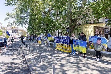 Angehörige gedenken Soldaten in Odessa