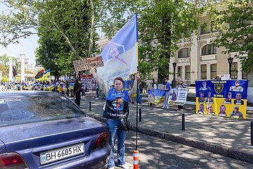 Angehörige gedenken Soldaten in Odessa
