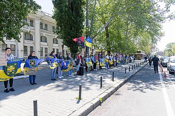 Angehörige gedenken Soldaten in Odessa