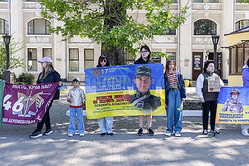 Angehörige gedenken Soldaten in Odessa