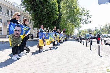 Angehörige gedenken Soldaten in Odessa
