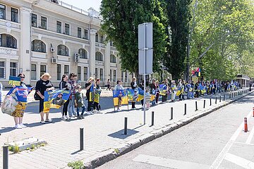 Angehörige gedenken Soldaten in Odessa