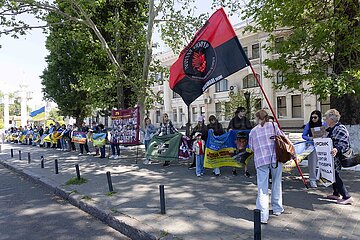 Angehörige gedenken Soldaten in Odessa