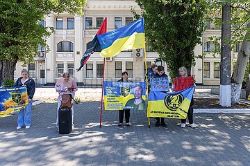 Angehörige gedenken Soldaten in Odessa