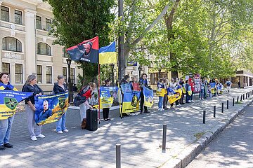 Angehörige gedenken Soldaten in Odessa