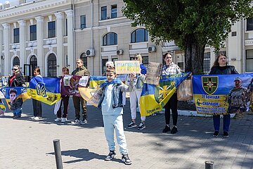 Angehörige gedenken Soldaten in Odessa