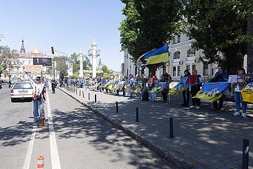 Angehörige gedenken Soldaten in Odessa