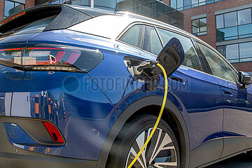 VW ID.4 beim Laden