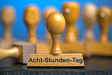 Symbolischer Stempel Acht-Stunden-Tag