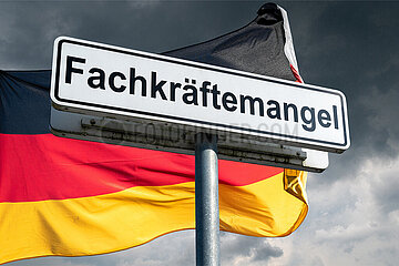 Symbolisches Schild Fachkraeftemangel