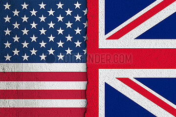 Flaggen USA und Grossbritannien auf Putzwand