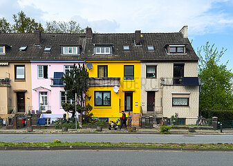 Deutschland  Bremen - Reihenhaeuser einer Arbeitersiedlung am Hastedter Osterdeich