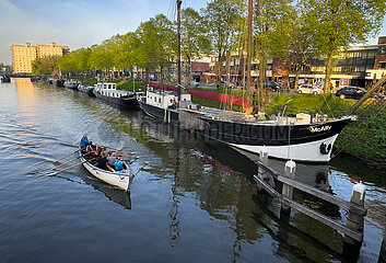 Niederlande  Groningen - Ruderboot im Eemskanal