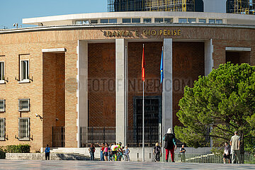 Albanien  Tirana - Banka e Shqiperise  die albanische Zentralbank  am Skanderbeg-Platz  Hauptplatz im Zentrum