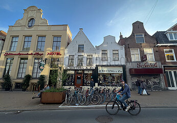 Niederlande  Groningen - Strassenszene mit Fahrradparkplatz im Stadtzentrum